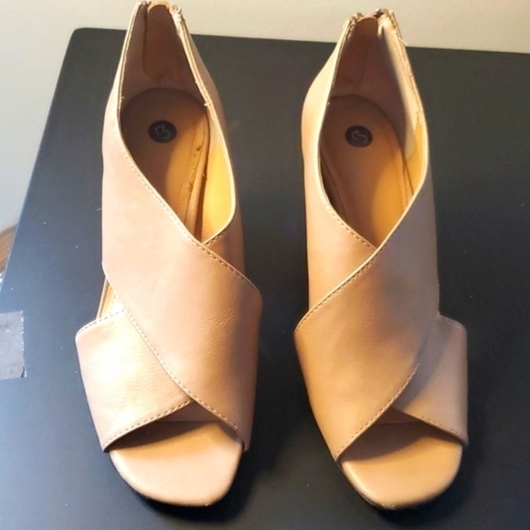 No Brand Shoes - Nude Leather Crisscross Sandals Size 8